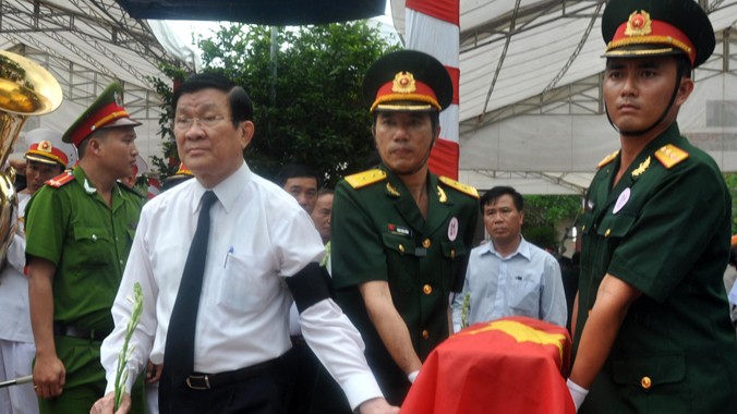 Chủ tịch nước Trương Tấn Sang tham dự Lễ truy điệu và an táng hài cốt các liệt sĩ. Ảnh: TTXVN