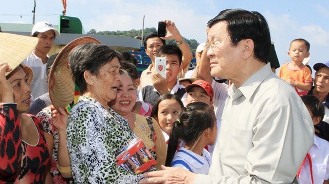 Chủ tịch nước gặp gỡ người dân xã Thổ Châu (Phú Quốc)