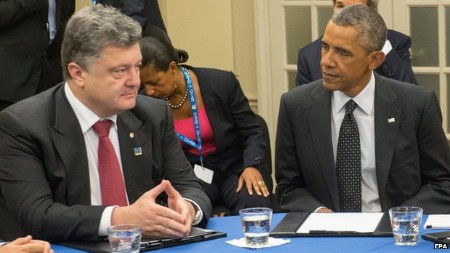 Tổng thống Ukraine (trái) và Tổng thống Mỹ Obama