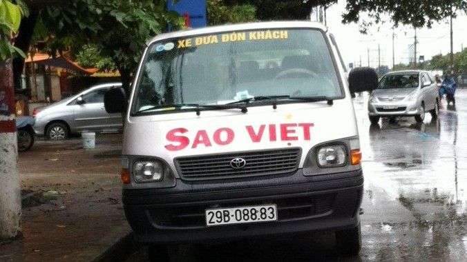 Xe Sao Việt cỡ nhỏ mang biển số Hà Nội dừng đỗ tại số 789 đường Giải Phóng sáng 17/9. Ảnh: Anh Trọng