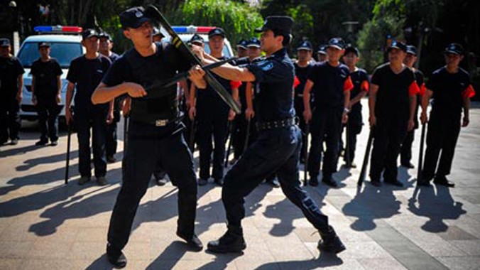 Lực lượng chống khủng bố Trung Quốc tập luyện tại thủ phủ Tân Cương Ảnh: CNS