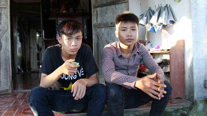 Lộc (trái) tiếp tục đi học còn Hùng đã phải nghỉ do bị tạm giam lâu