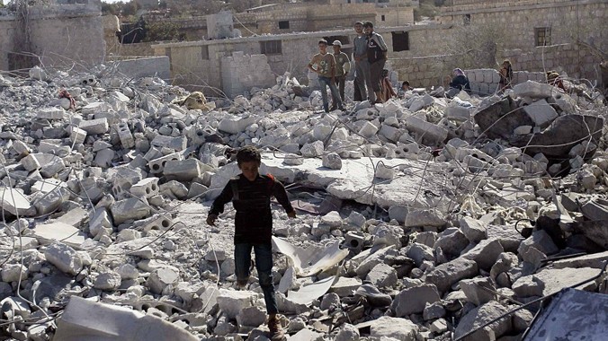 Một tòa nhà ở tỉnh Idlib của Syria tan hoang sau khi bị máy bay Mỹ đánh bom. Ảnh: Daily Mail 