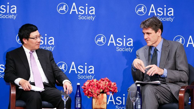 Ngày 24/9, Phó Thủ tướng, Bộ trưởng Ngoại giao Phạm Bình Minh trao đổi với giới học giả Mỹ tại Hội châu Á. Ảnh: TTXVN 