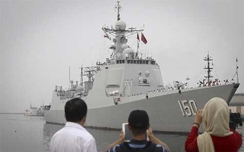 Tàu khu trục Trường Xuân của Hải quân Trung Quốc tại cảng Bandar Abbar của Iran. Ảnh: THX.