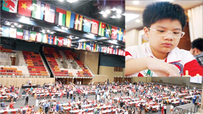 Quang cảnh thi đấu giải cờ vua trẻ thế giới tại Durban, Nam Phi và nhà tân vô địch U12 thế giới Nguyễn Anh Khôi (ảnh nhỏ). Ảnh: VSI và Internet