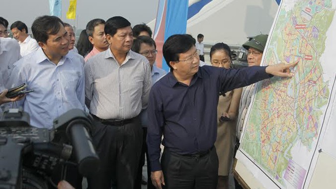 Bộ trưởng Xây dựng và lãnh đạo TP Hà Nội kiểm tra tại hiện trường cầu Nhật Tân