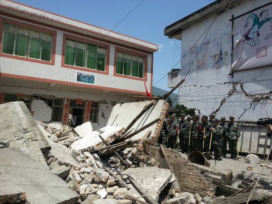 Gần 100 người thương vong vì động đất mạnh