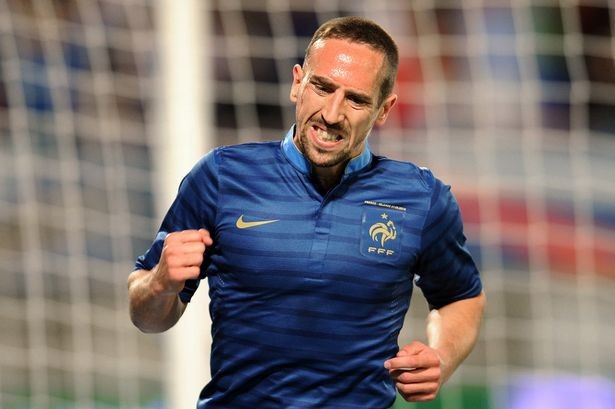 ‘Mặt sẹo’ Ribery chia tay tuyển Pháp