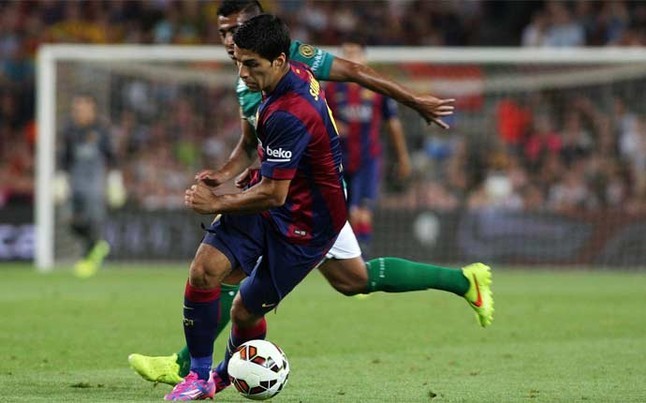 Luis Suarez trong một trận giao hữu của Barcelona
