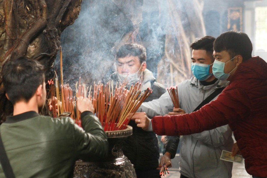 Hà Nội: Chùa Hà đông kín người đi lễ Rằm tháng giêng