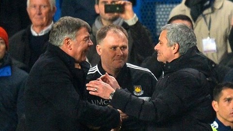 Mourinho (phải) và Sam Allardyce