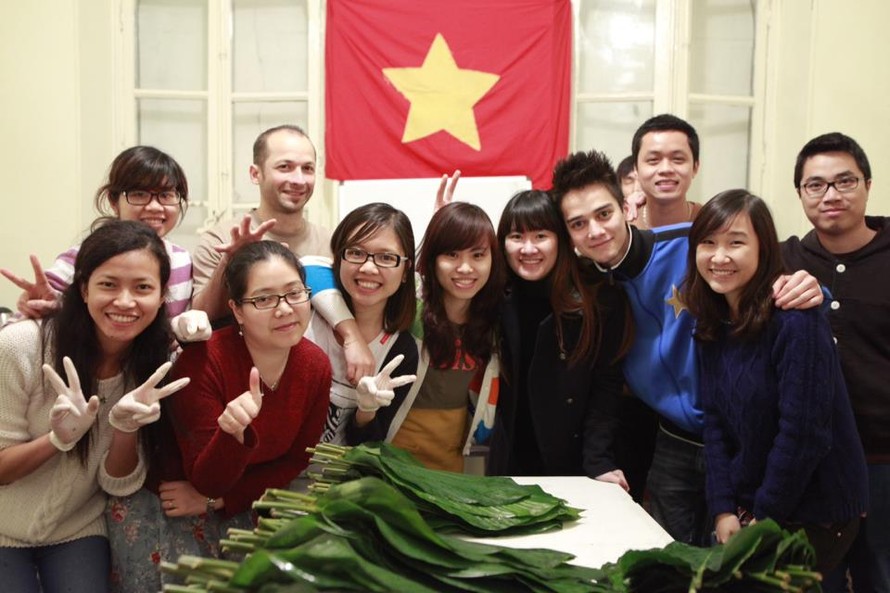Du học sinh tại Pháp đón Tết. Ảnh: Hội sinh viên Việt Nam tại Bordeaux