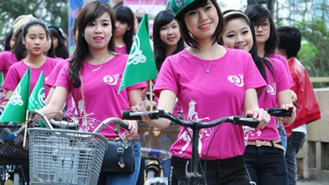 Hà Nội thực hiện thí điểm dịch vụ cho thuê xe đạp công cộng trong năm 2014. Ảnh IT