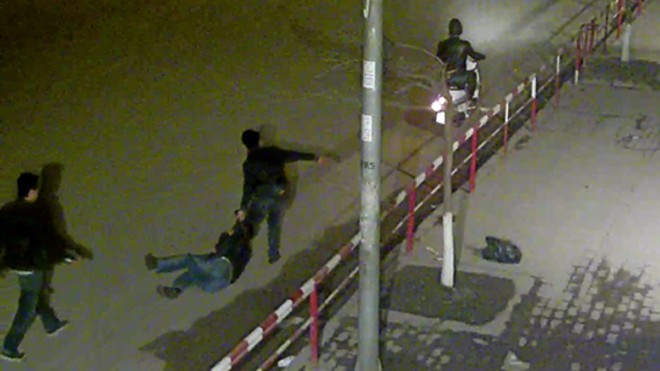 Cảnh quay hành khách bị đánh ngay giữa đường ở Hà Nội