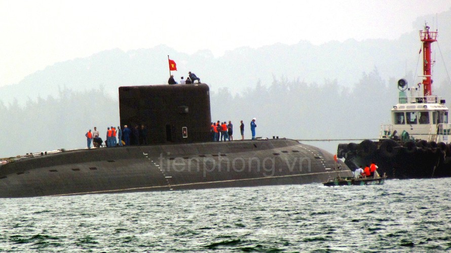 Tàu ngầm HQ183 đã vào quân cảng Cam Ranh
