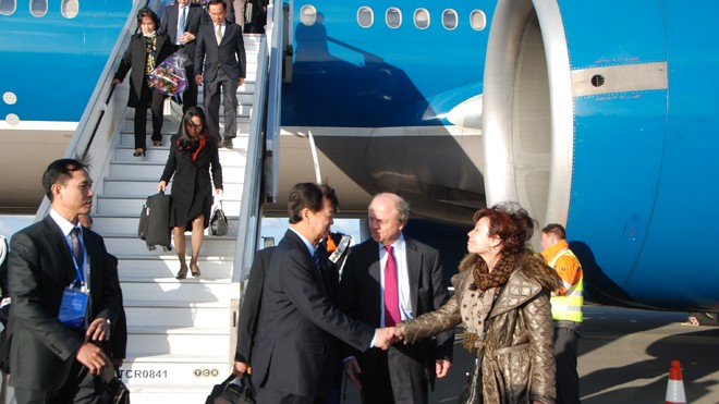 Lễ đón Thủ tướng Nguyễn Tấn Dũng tại sân bay Quốc tế Schiphol Amsterdam Hà Lan.