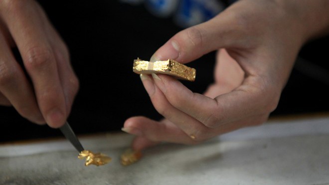 Làng dát vàng bằng tay ở ngoại thành Hà Nội
