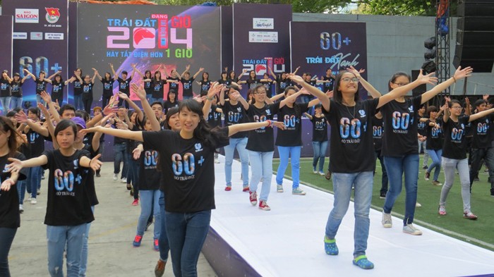 500 bạn trẻ tham nhảy flashmob hưởng ứng Giờ Trái đất 