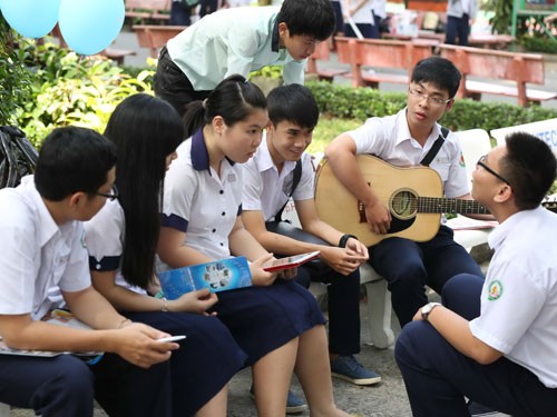  Khoảng thời gian thư giãn của học sinh Trường THPT Nguyễn Khuyến (TP.HCM) trước ngày thi tốt nghiệp THPT - Ảnh: Đào Ngọc Thạch 