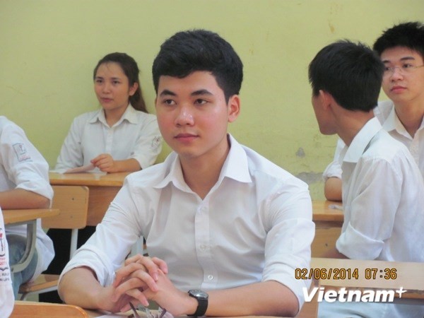 Thí sinh dự thi tốt nghiệp trung học phổ thông môn ngữ văn năm 2014. (Ảnh: Phạm Mai/Vietnam+) 