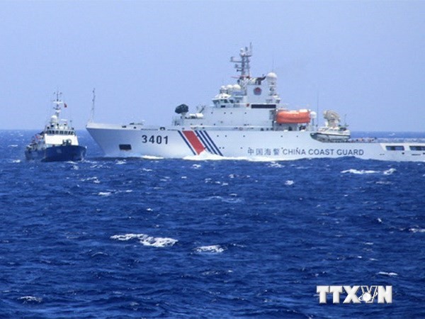 Tàu Hải cảnh của Trung Quốc chủ động đâm thẳng vào mạn trái tàu Cảnh sát biển Việt Nam. (Nguồn: Cảnh sát biển/TTXVN) 