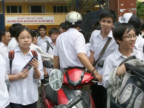 Số lượng thí sinh đăng ký dự thi vào lớp 10 các trường tốp trên, công lập ở Hà Nội đều tăng dù chỉ tiêu giảm - Ảnh: Ngọc Thắng 