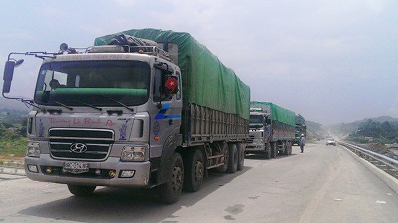 Xe quá trọng tải trên cao tốc Hà Nội - Lào Cai