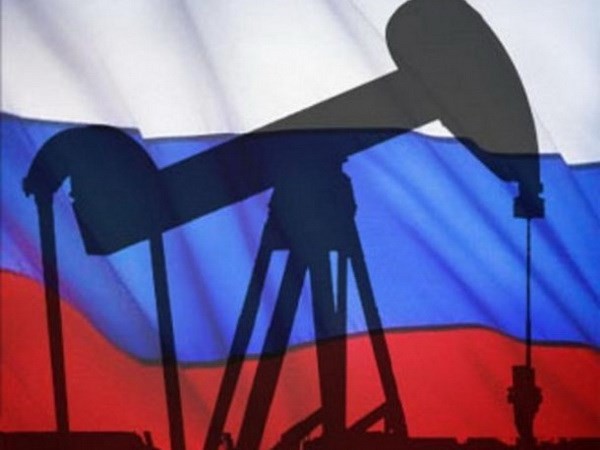 Ngành công nghiệp dầu mỏ của Nga cũng bị ảnh hưởng bởi lệnh trừng phạt của Mỹ và phương Tây. Ảnh: AP 