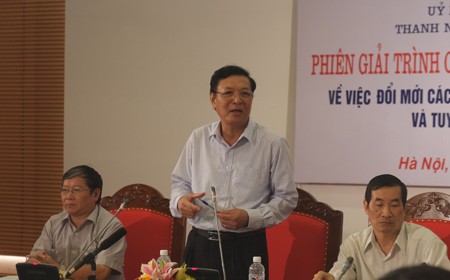 Bộ trưởng Bộ GD-ĐT Phạm Vũ Luận giải trình về đổi mới thi tốt nghiệp THPT và tuyển sinh ĐH, CĐ sáng 23/9. Ảnh: VietNamNet.