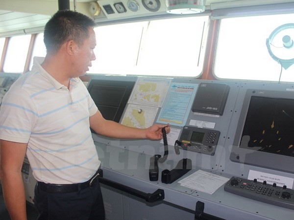 Cướp biển cắt bộ điện đàm của tàu trước khi bỏ đi. Ảnh: Lê Hải - Việt Hải (Vietnam+) 