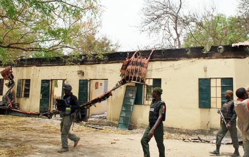 Cảnh sát Nigeria ở Chibok hôm 21/4/2014.
