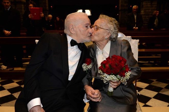 Ông Giovanni Molinari và bà Antonia Gottifredi tìm lại được nhau sau 70 năm xa cách nờ Facebook. Ảnh: Corriere della Sera.