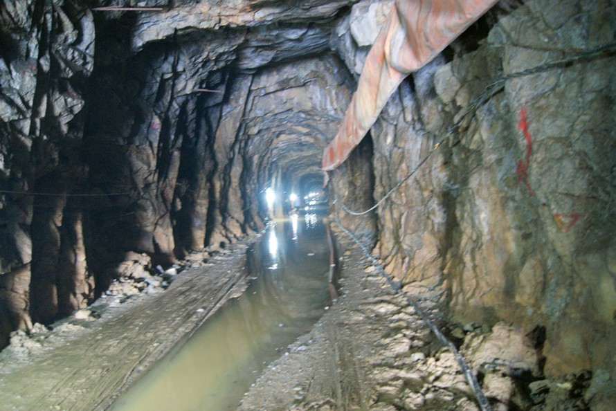 Khám phá hầm sập khiến 12 công nhân mắc kẹt