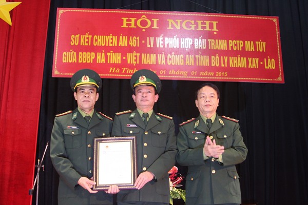 Trung tướng Võ Trọng Việt trao Thư khen của Bộ trưởng Bộ Quốc phòng cho BĐBP Hà Tĩnh 