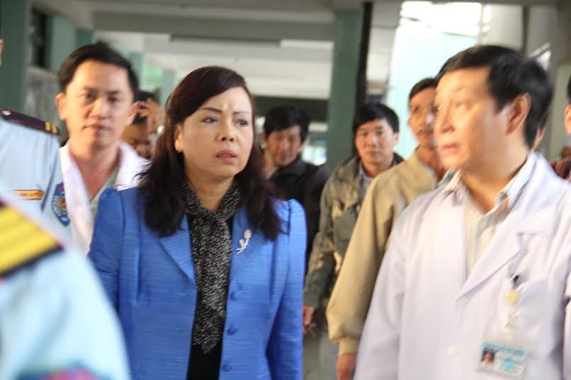 Bộ trưởng Bộ Y tế vào Bệnh viện Đà Nẵng thăm hỏi tình hình sức khỏe của ông Nguyễn Bá Thanh.