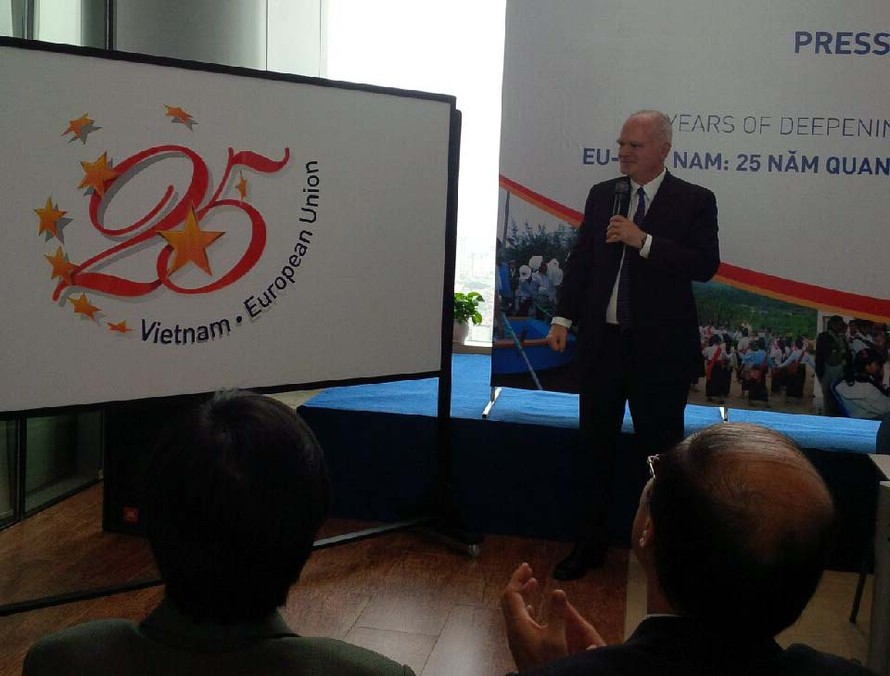 Tiến sĩ Franz Jessen, Đại sứ - Trưởng Phái đoàn Liên minh châu Âu tại Việt Nam tại buổi họp báo. Ảnh: Việt Hùng.