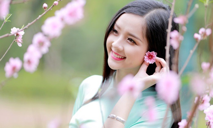Nữ sinh Việt Nam ấn tượng khoe nụ cười tỏa nắng