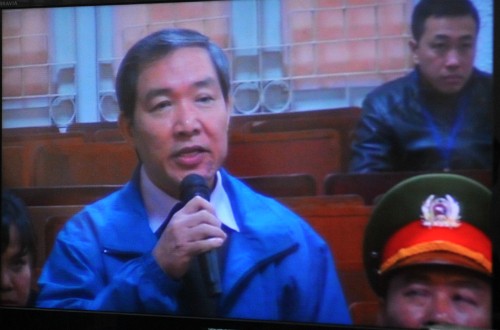  Dương Chí Dũng khai báo tại phiên tòa hôm 7/1. Ảnh: VnExpress