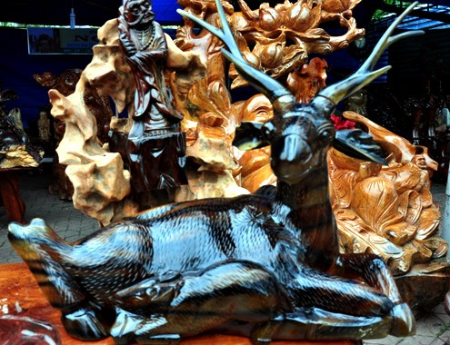 Linh vật bạc triệu ở hội chợ gỗ mỹ nghệ