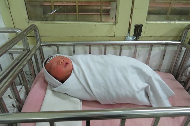 Mẹ sinh con 3,1kg rồi bỏ lại bệnh viện