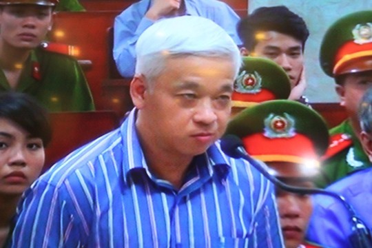 Bị cáo Nguyễn Đức Kiên kêu oan nhưng đề nghị tòa tiếp tục xét xử - Ảnh chụp qua màn hình