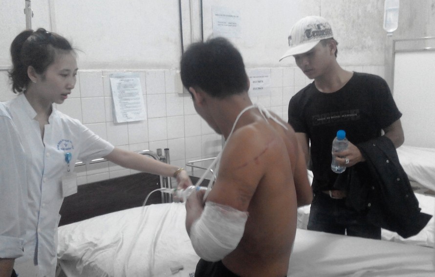 Một trong số đàn em của Hải “mán” bị thương phải phẫu thuật tại bệnh viện