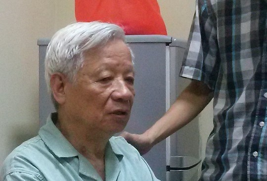 Hình ảnh ông Trần Xuân Giá chiều 17-4, một ngày sau khi hoãn phiên toà vụ án "bầu" Kiên.