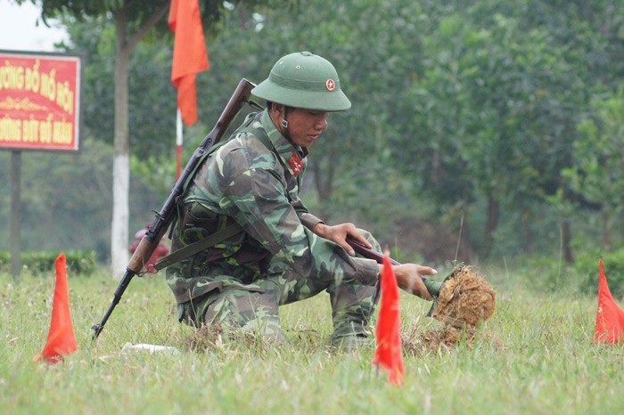 Bộ đội Công binh Việt Nam thường xuyên huấn luyện, thực hành rà phá bom mìn, vật liệu nổ