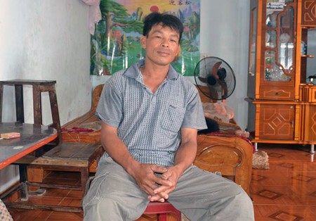 Ngư dân Trần Văn Hòa kể lại sự việc với PV.