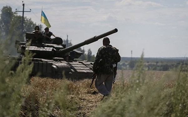 Xe tăng quân đội Ukraine tại Lugansk