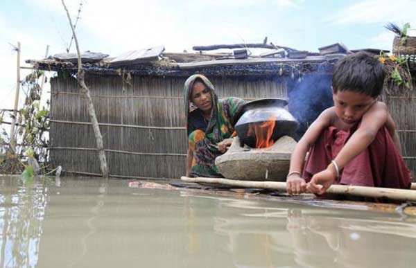Hàng ngàn người Bangladesh vô gia cư vì lũ lụt