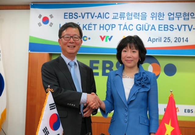 Bà Nguyễn Thị Thanh Nhàn tại Lễ ký kết hợp tác với EBS Hàn Quốc trong chương trình xây dựng kênh truyền hình Giáo dục Quốc gia.