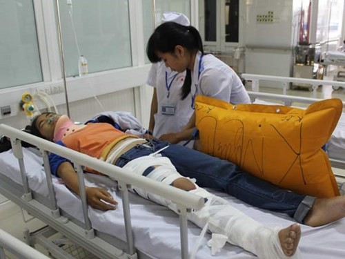 Nguyễn Thị Ánh Linh đang được điều trị tại bệnh viện - Ảnh: Phạm Đức/ Thanh Niên